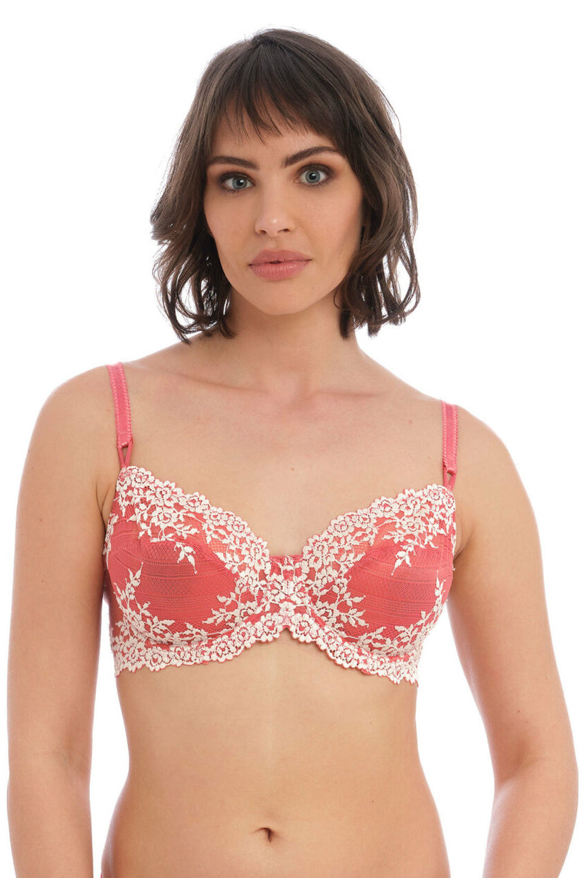 Closeup of Wacoal Embrace Lace Undewire Bra in faded Rose/White sand