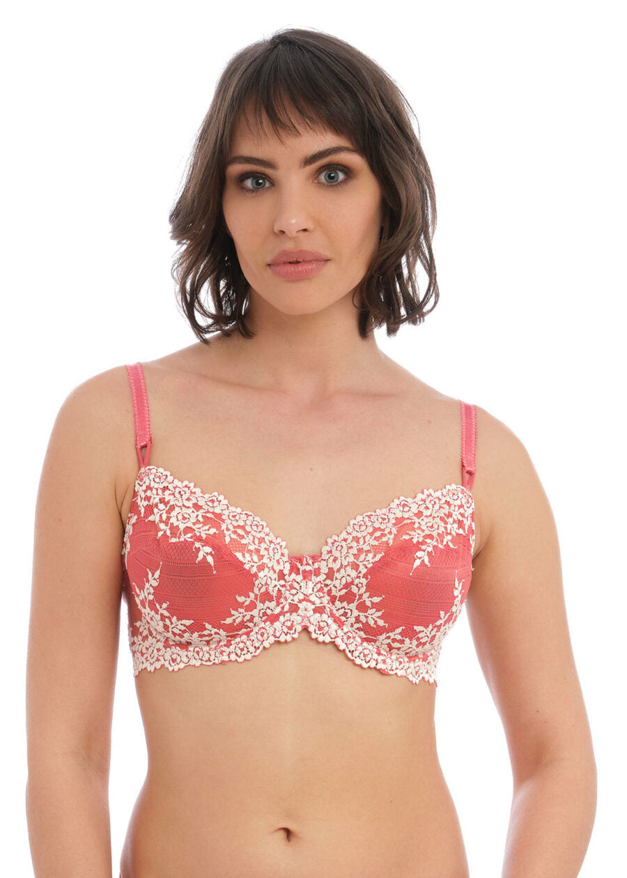 Closeup of Wacoal Embrace Lace Undewire Bra in faded Rose/White sand